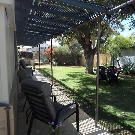 Lazy Lobster Holiday Units & Chalets Port Denison Bagian luar foto