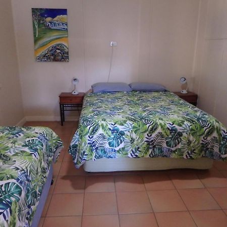 Lazy Lobster Holiday Units & Chalets Port Denison Bagian luar foto
