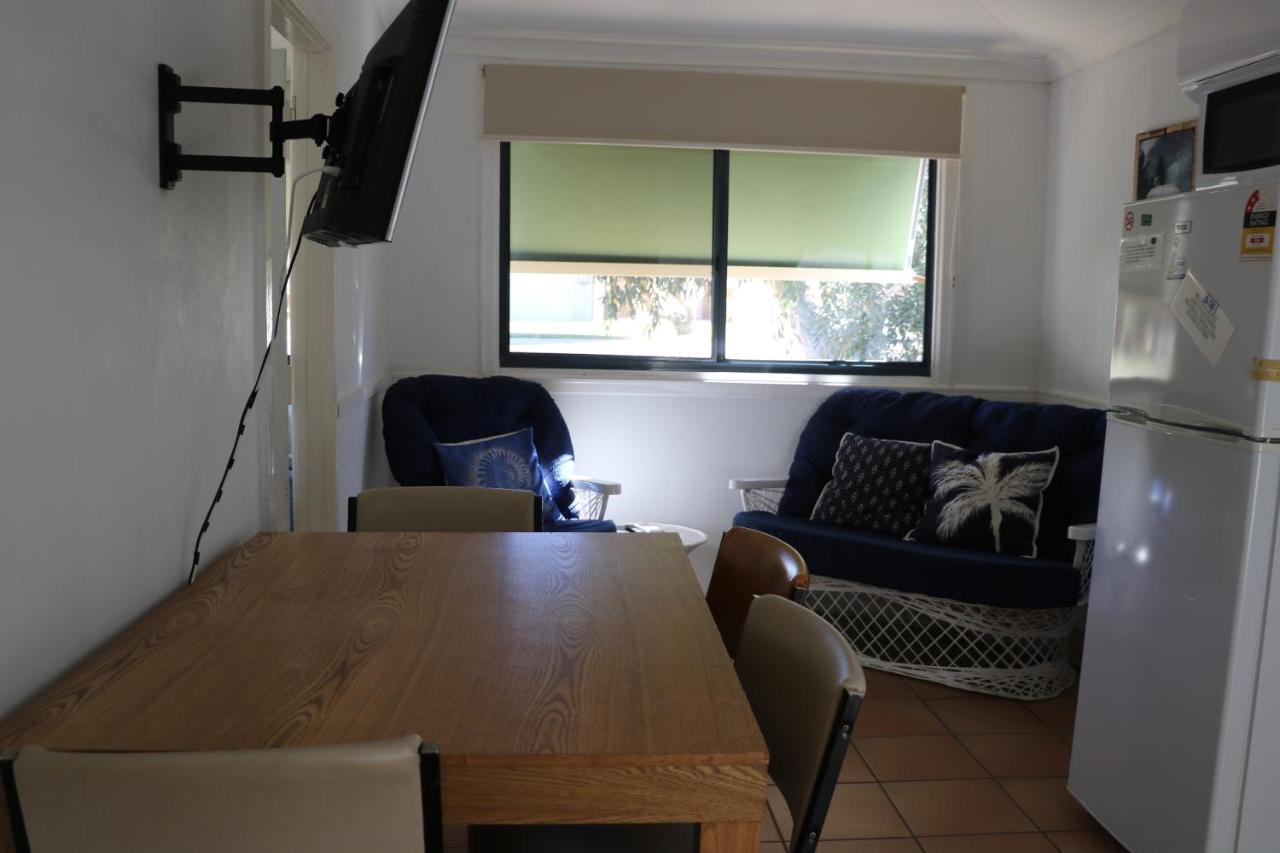 Lazy Lobster Holiday Units & Chalets Port Denison Bagian luar foto