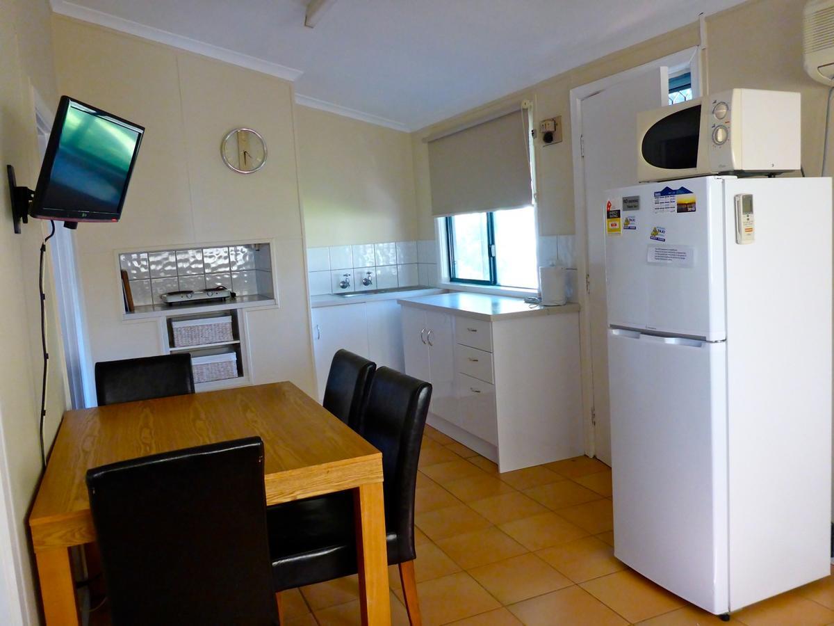 Lazy Lobster Holiday Units & Chalets Port Denison Bagian luar foto