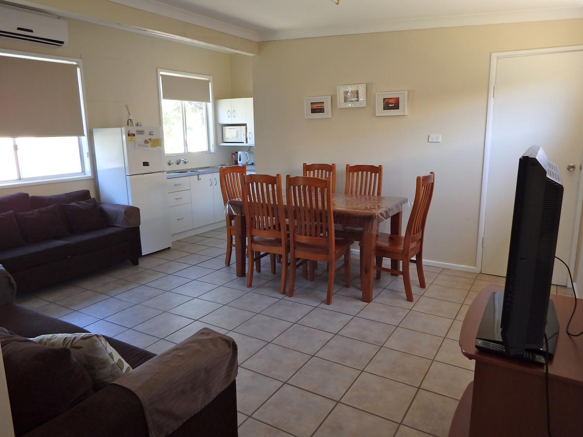 Lazy Lobster Holiday Units & Chalets Port Denison Bagian luar foto