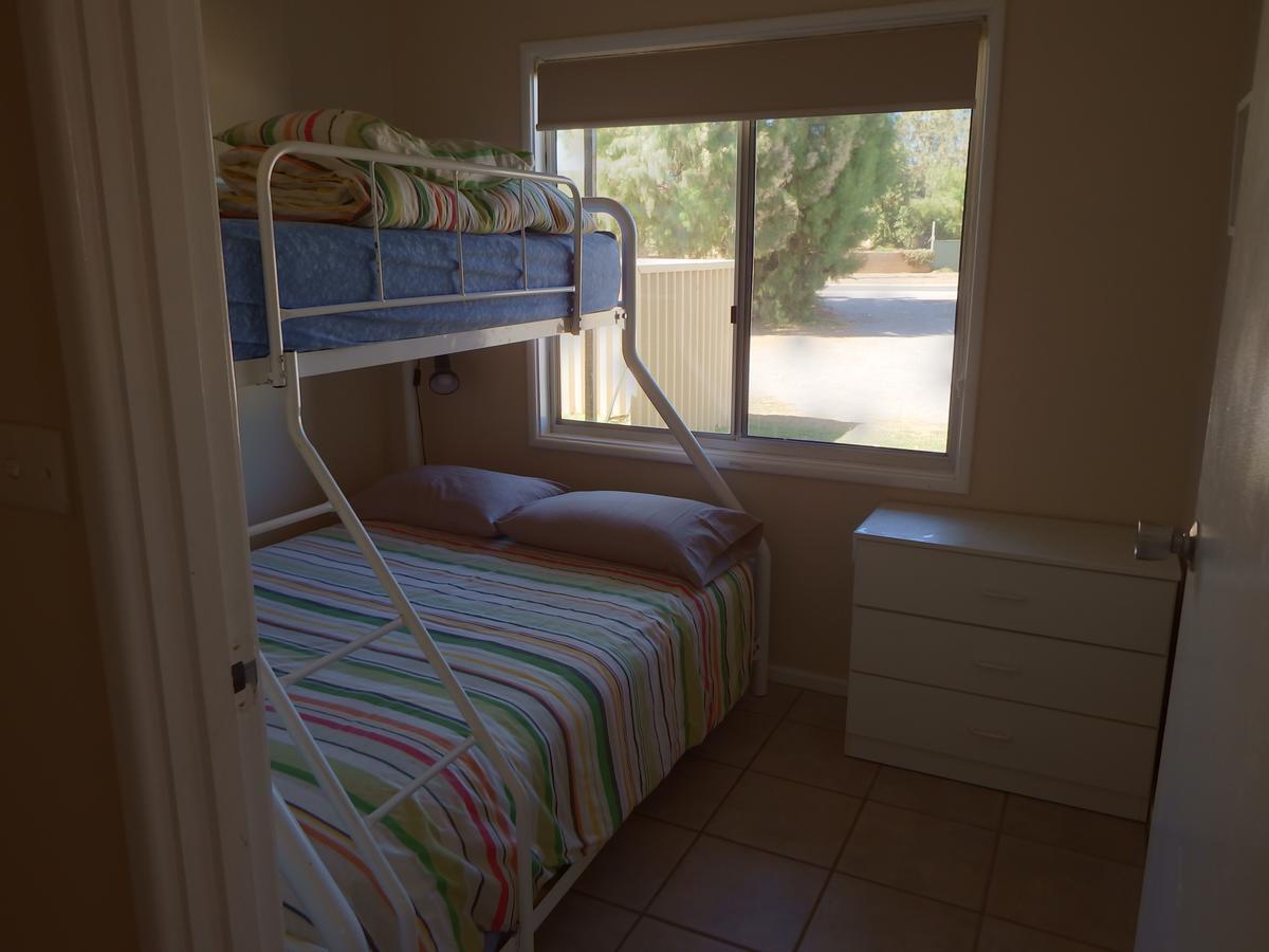 Lazy Lobster Holiday Units & Chalets Port Denison Bagian luar foto