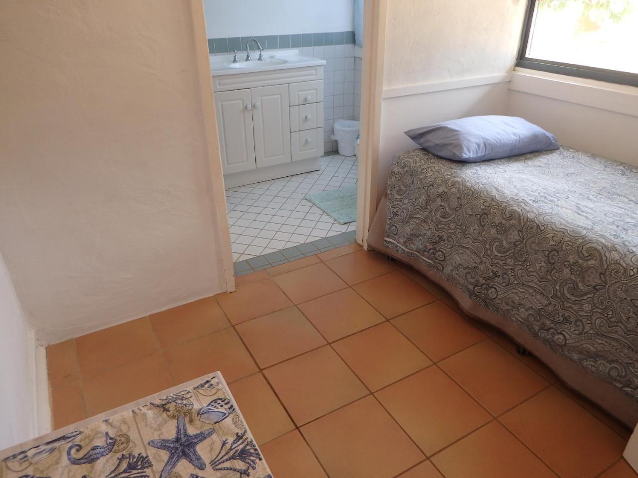 Lazy Lobster Holiday Units & Chalets Port Denison Bagian luar foto