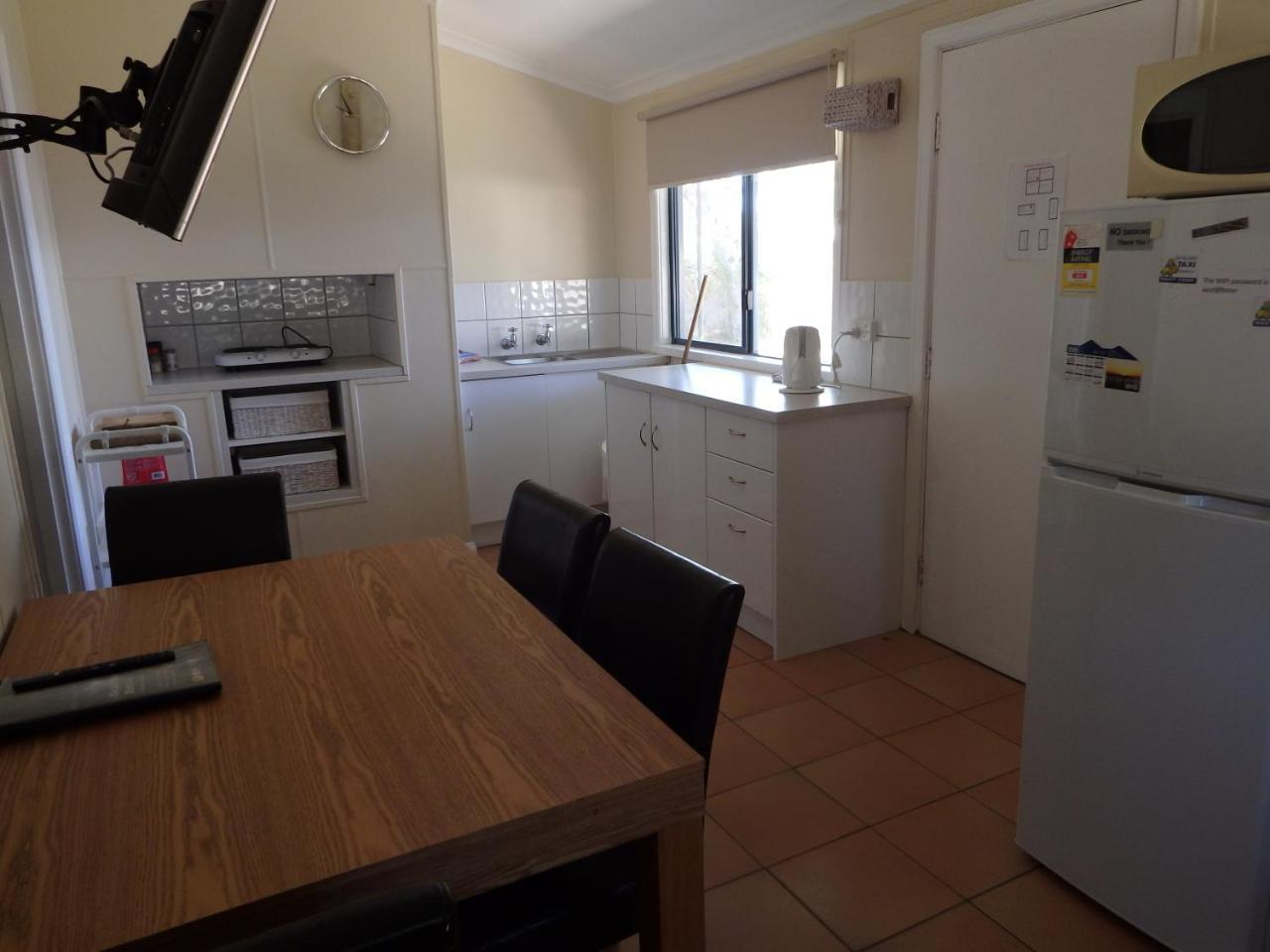 Lazy Lobster Holiday Units & Chalets Port Denison Bagian luar foto