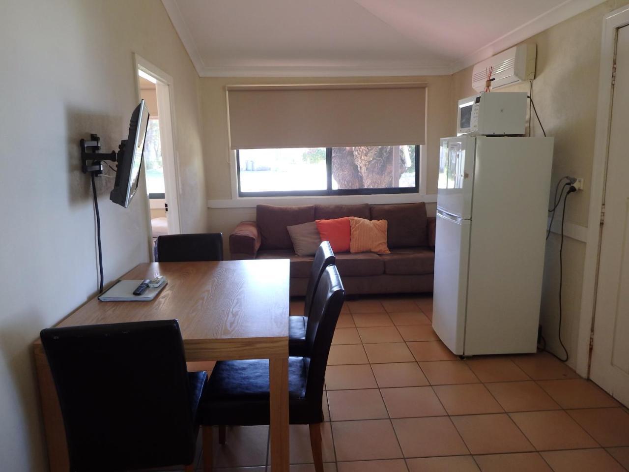 Lazy Lobster Holiday Units & Chalets Port Denison Bagian luar foto