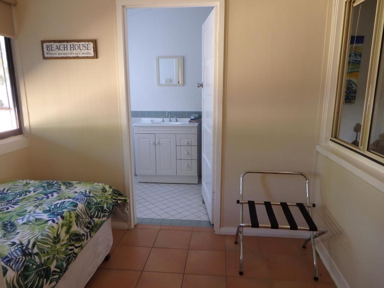 Lazy Lobster Holiday Units & Chalets Port Denison Bagian luar foto